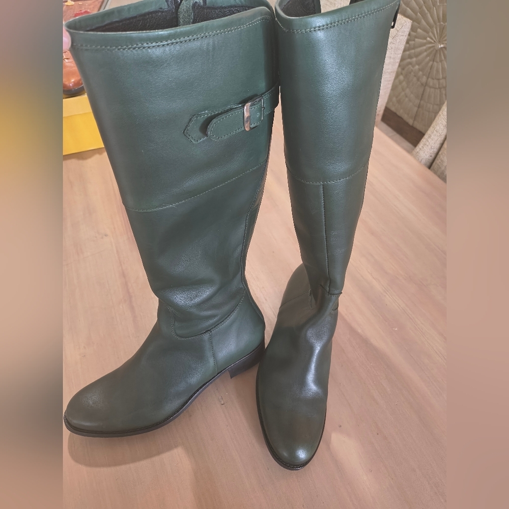 Elegant Green Leather Boots